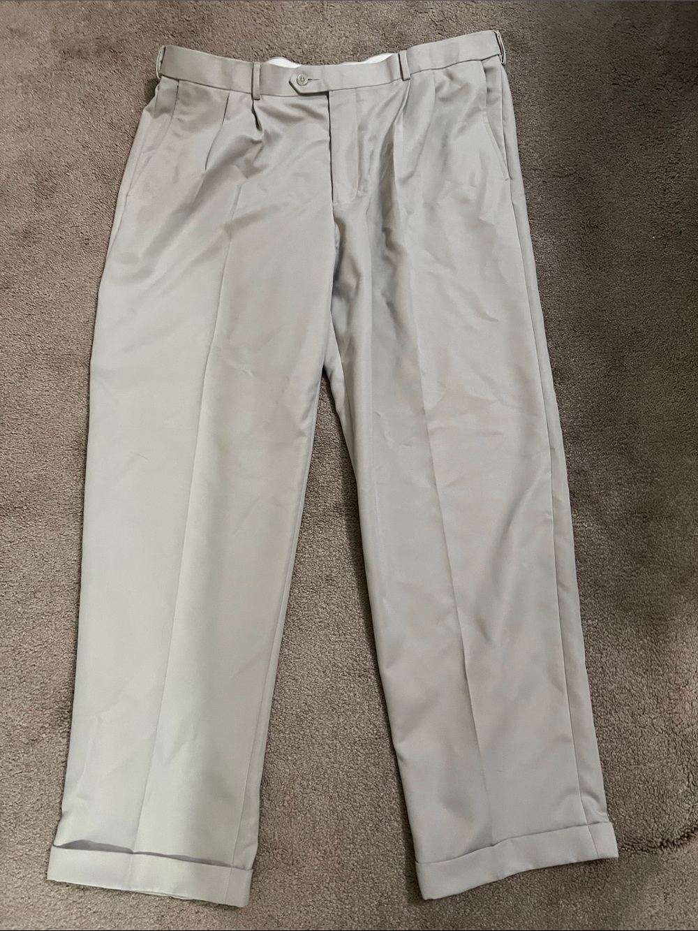 Men’s khaki pleated cuffed dress pants 38/32